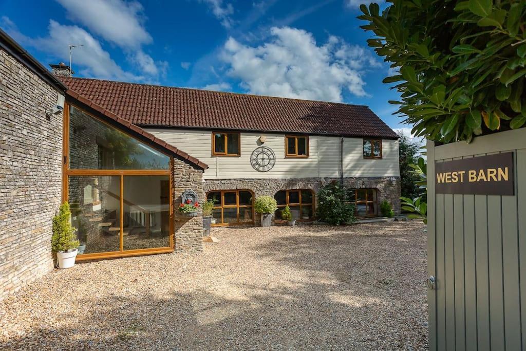 The West Barn Near Bath, Sleeps 24 And 2 Hot Tubs Villa Bristol Exterior photo
