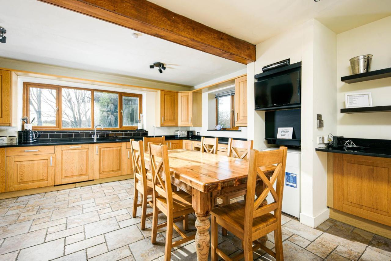 The West Barn Near Bath, Sleeps 24 And 2 Hot Tubs Villa Bristol Exterior photo