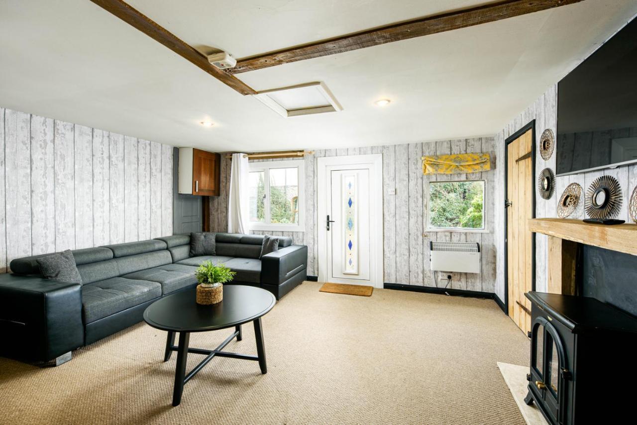 The West Barn Near Bath, Sleeps 24 And 2 Hot Tubs Villa Bristol Exterior photo