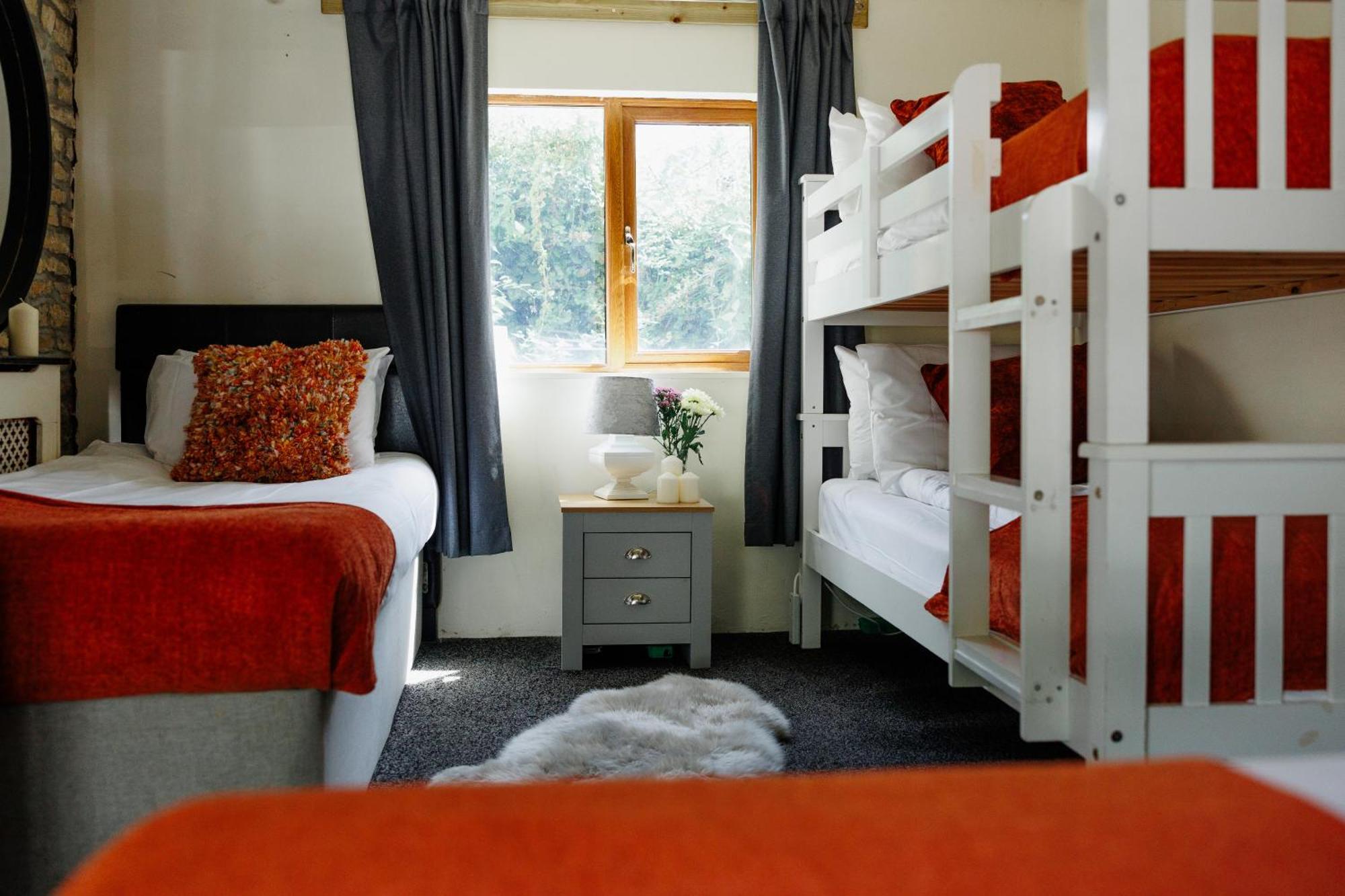 The West Barn Near Bath, Sleeps 24 And 2 Hot Tubs Villa Bristol Exterior photo