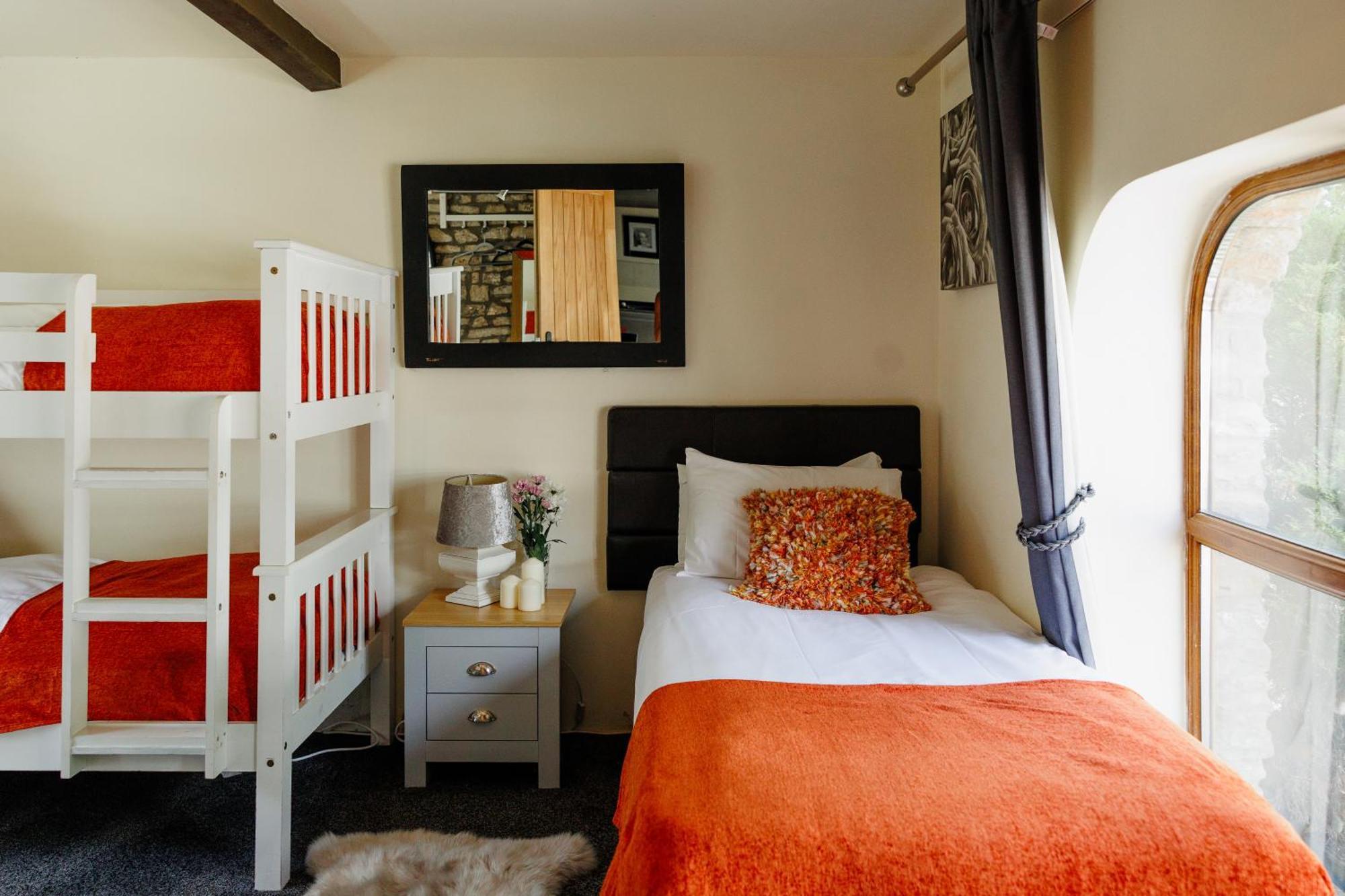 The West Barn Near Bath, Sleeps 24 And 2 Hot Tubs Villa Bristol Exterior photo