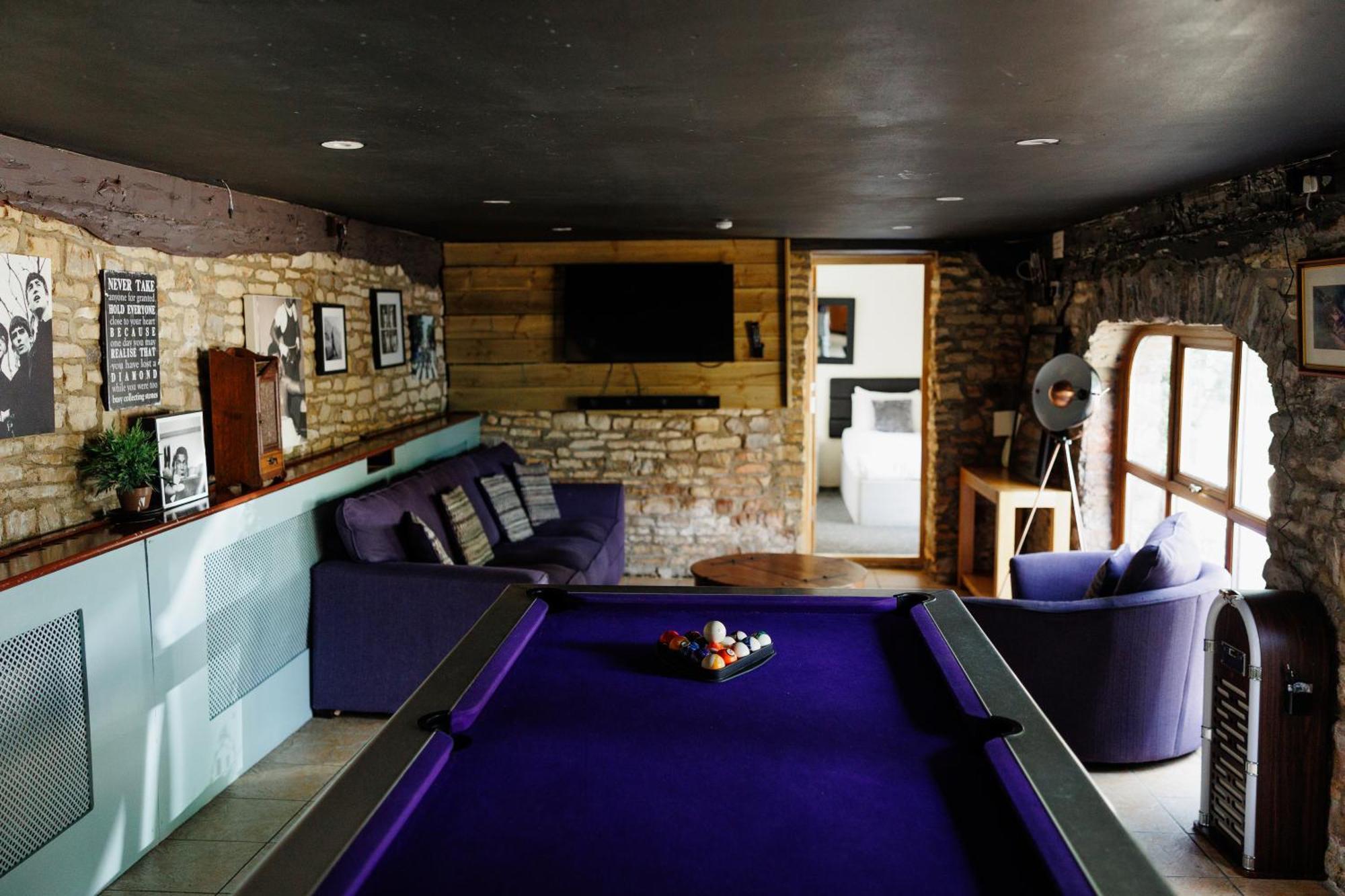 The West Barn Near Bath, Sleeps 24 And 2 Hot Tubs Villa Bristol Exterior photo