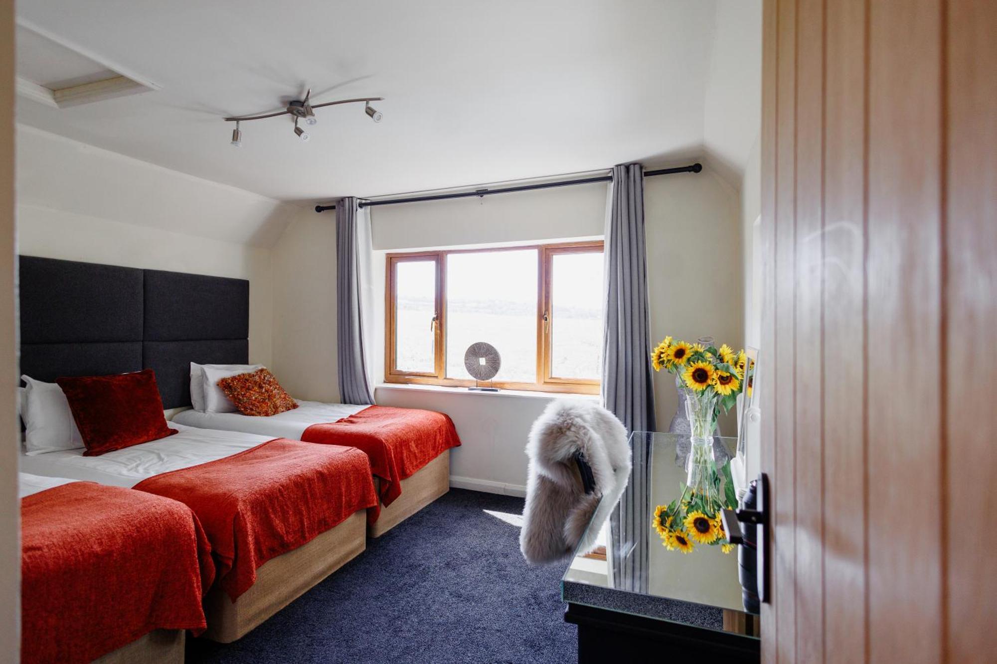 The West Barn Near Bath, Sleeps 24 And 2 Hot Tubs Villa Bristol Exterior photo