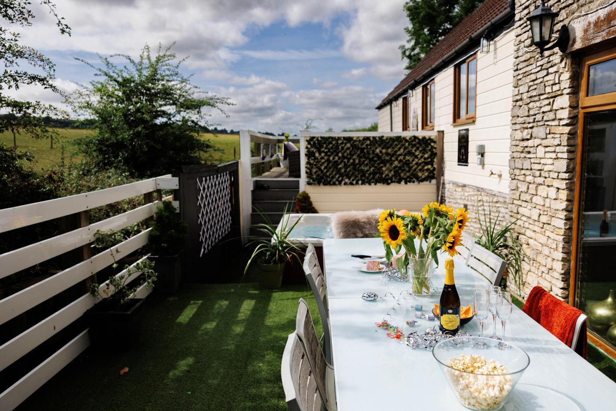 The West Barn Near Bath, Sleeps 24 And 2 Hot Tubs Villa Bristol Exterior photo